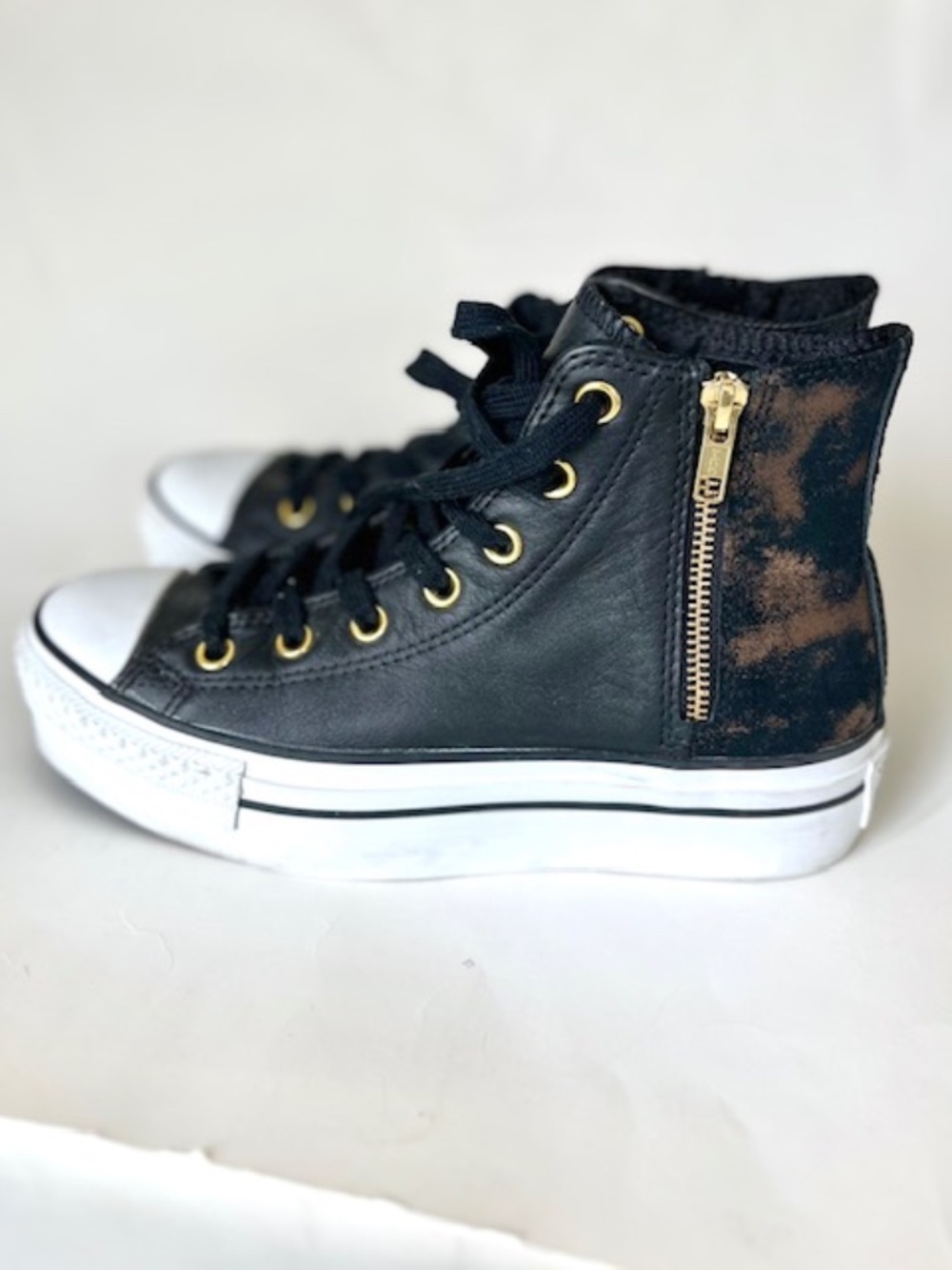 Converse Chuck Taylor High Tops Black Platform Zip Sneaker rare Find. W size 7